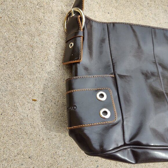 XOXO BROWN PATENT LEATHER BUCKET STYLE SHOULDER BAG SIDE POCKETS - Picture 2 of 6